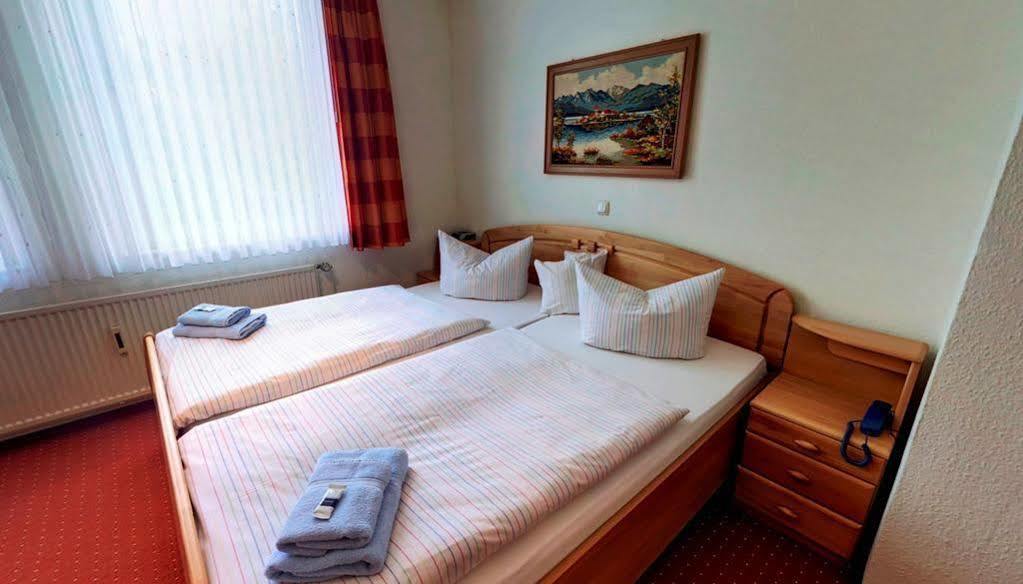 Heidekoenig Hotel Целе Екстериор снимка