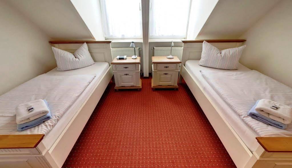 Heidekoenig Hotel Целе Екстериор снимка
