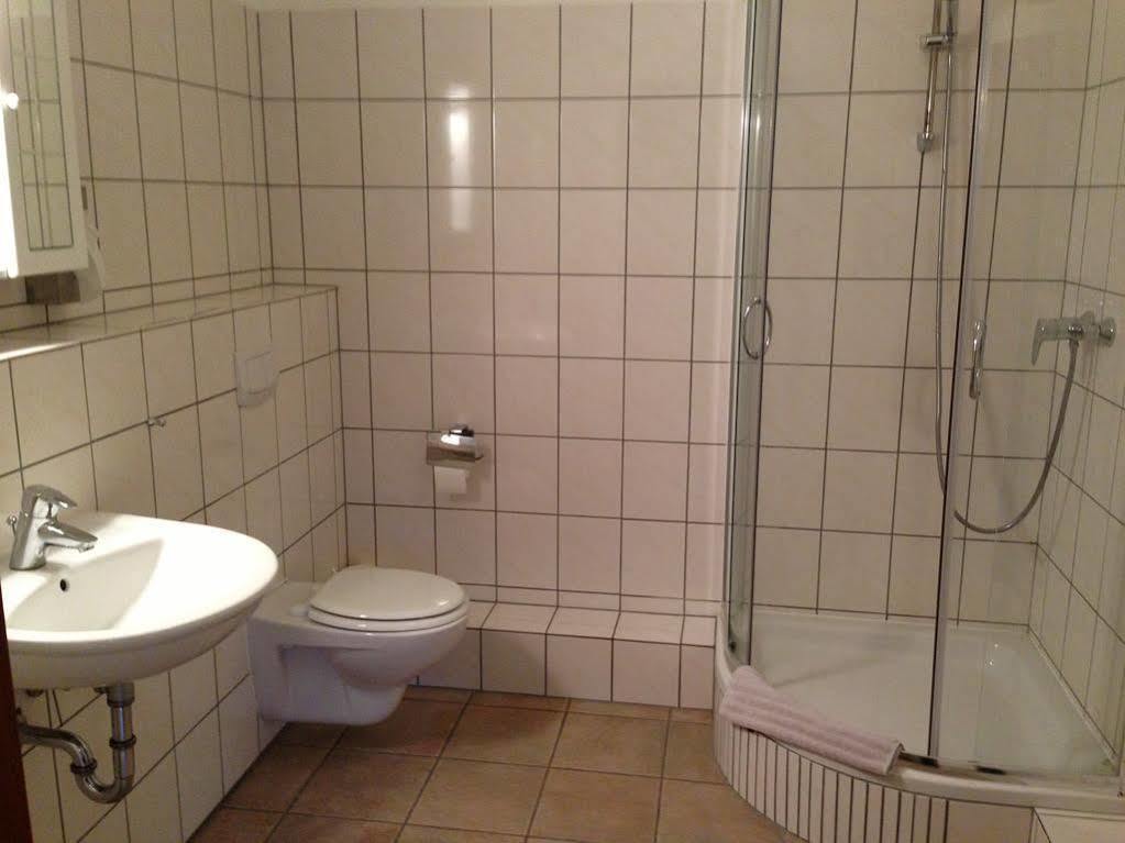 Heidekoenig Hotel Целе Екстериор снимка