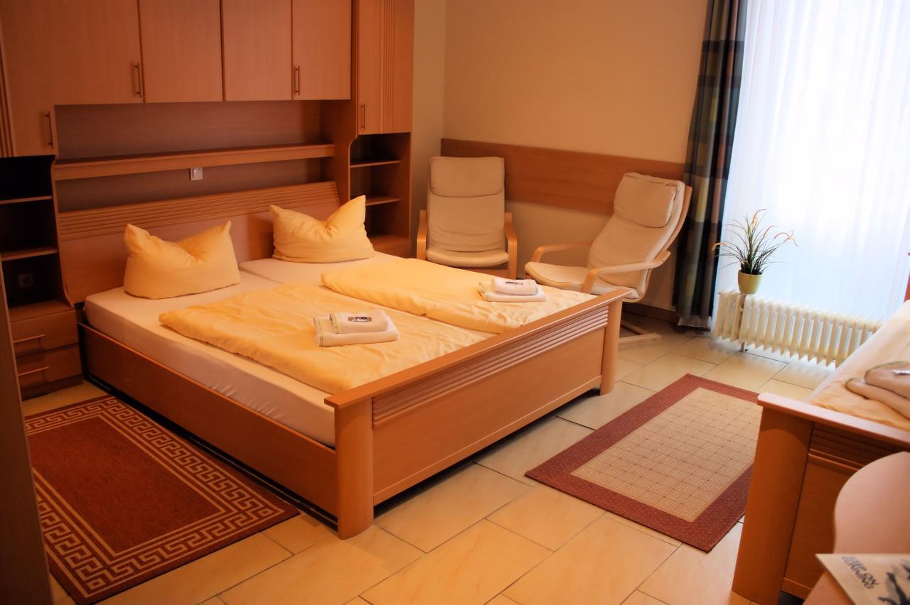 Heidekoenig Hotel Целе Екстериор снимка