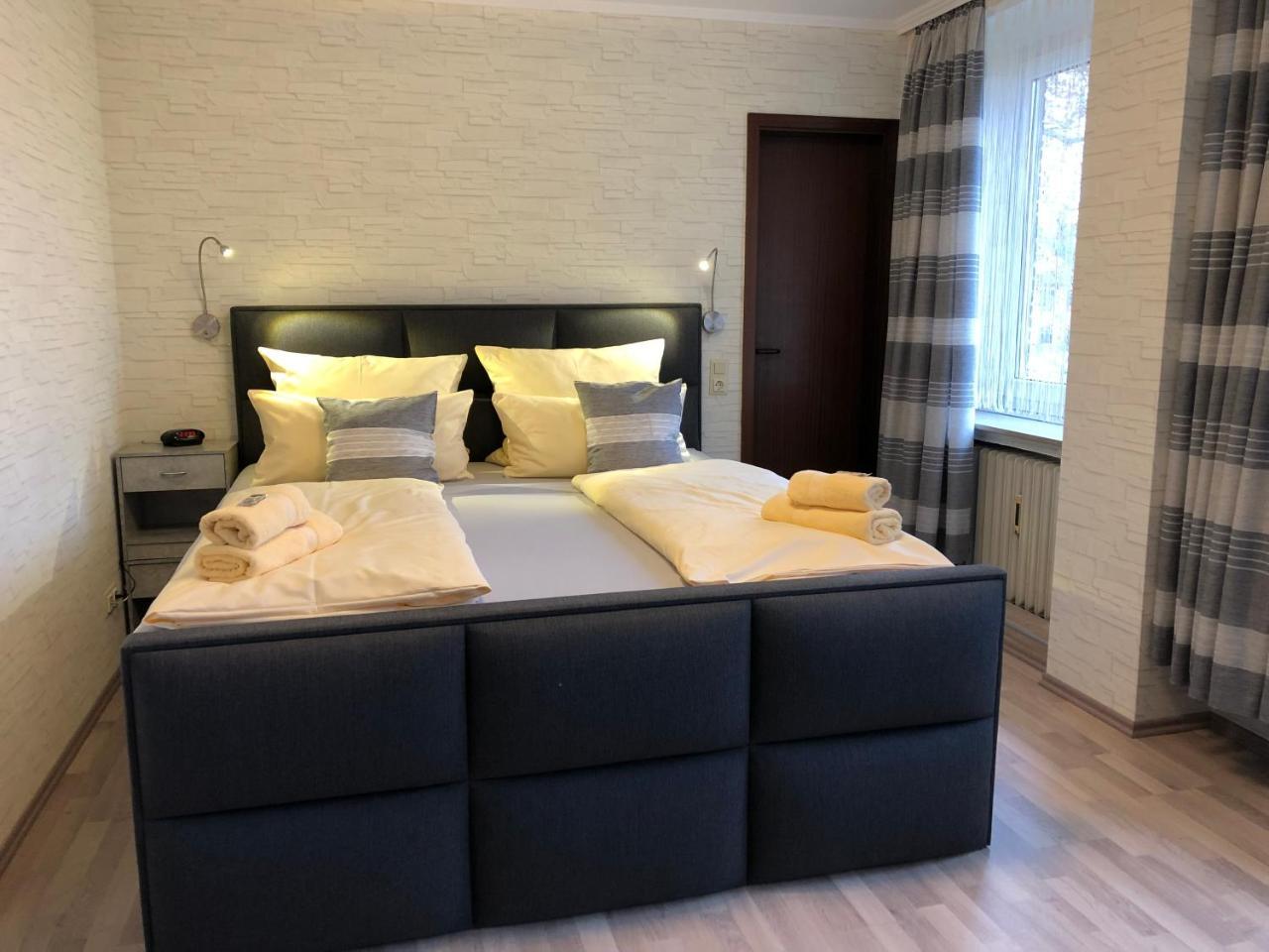 Heidekoenig Hotel Целе Екстериор снимка