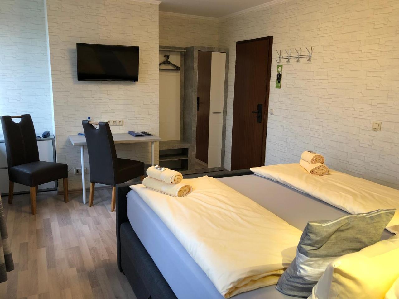 Heidekoenig Hotel Целе Екстериор снимка